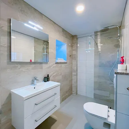 Kamena With Private Pool Villa *