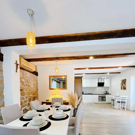 Kamena With Private Pool Villa