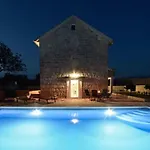 Kamena With Private Pool וילה Hrvace