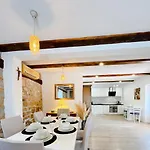 Kamena With Private Pool וילה