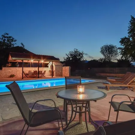 Βίλα Kamena With Private Pool *